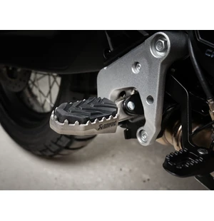 Akrapovic Adventure Footpeg Set (Titanium) CFMOTO 450/700/800/1000MT/-X 2024-202 kuva
