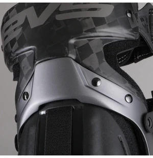 by accommodating a variety of knees and riding styles, with hyperextension lockout from 0&ordm image