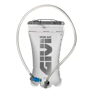 "HydraPak Givi Elite, 2 litran juomapussi. Tätä pussia voidaan käyttää reppuissa, joissa on aukko juomaletkulle, ja se sopii erityisen hyvin maastoajoon. Yhteensopiva mallin GRT711 kanssa, sisältyy malliin GRT719. Materiaalit: • TPU + silikoninen suukappa kuva